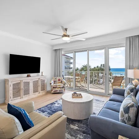 Tides 204-205 Lockout Villa
